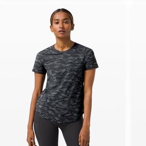 Lululemon Rise and Run Short Sleeve Size 2